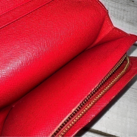 AUTHENTIC Louis Vuitton Epi Porte Leather Bifold Wallet. Red. - Picture 13 of 16